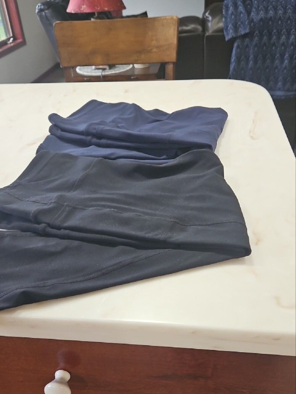 Skechers Women's Navy, Black Cropped Active Leggings/Both For One Price. - Picture 4 of 7